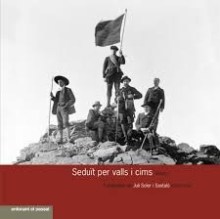 Excursionistes al cim del Canigó.