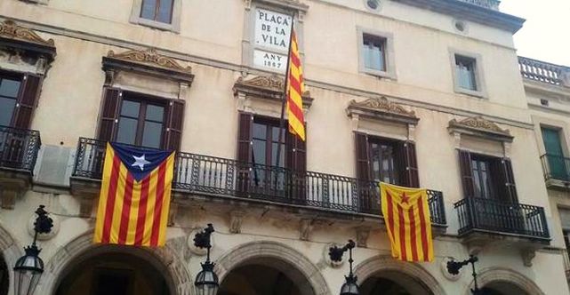 Esteladas-ayuntamiento-Vilanova-Geltru-Barcelona_ECDIMA20150811_0007_20