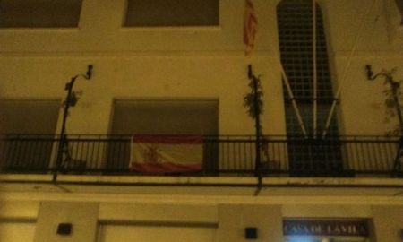 Aparecen-banderas-espanolas-Premia-Mar_ECDIMA20150929_0042_20