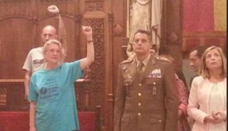 Imagen-Alvarez-Espejo-Ada-Colau-Barcelona_ECDIMA20150617_0004_26