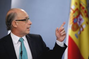 Cristobal-Montoro-a-la-bandera