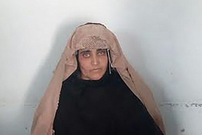 detienen-afgana-national-geographic-pakistan_966214752_115981419_667x446