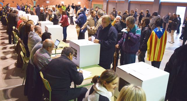 consulta-independentista-colegio-cataluna-noviembre_ecdima20150116_0022_43