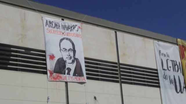 pancarta-universidad-autonoma-barcelona-navarro_ecdima20170221_0007_21