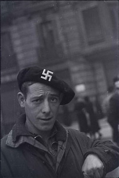 gudari_con_svastica_david_seymour_chim