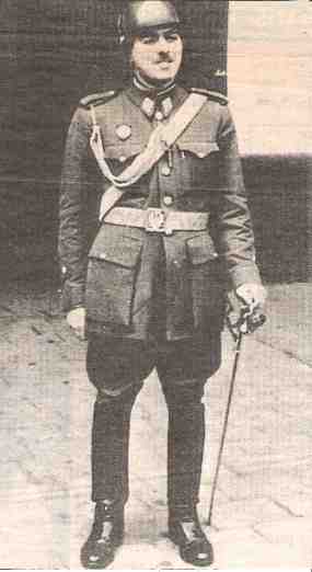 JORDI PUJOL EN LA MILICIA UNIVERSITARIA