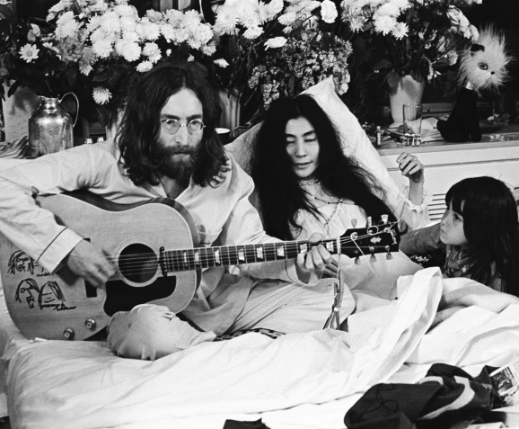 jonh-lenon-y-yoko.png