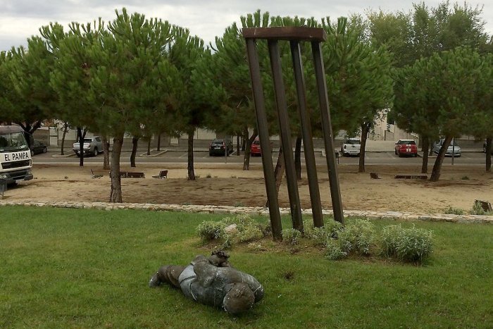 Lescultura-Jordi-Pujol-Premia-Catalunya_1838826146_45741339_1500x1001