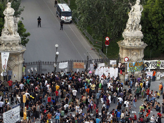 Acampada-Parlament_378273477_57400277_626x472