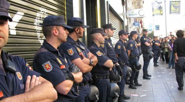 Policias-nacionales en la calle.jpg