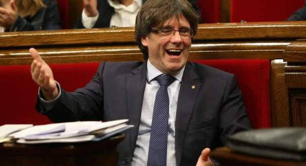 puigdemont-parlament-rie-luismoreno