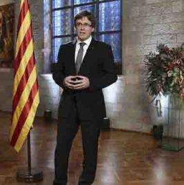 gra193-barcelona-30-12-2016-fotografia-facilitada-por-la-generalitat-de-cataluna-de-su-presidente-carles-puigdemont-durante-el-mensaje-institucional-a-los-ciudadanos-con-motivo-del-fin-de-ano-efe-jordi-bedmar-informacion-embargada-hasta-las.jpg