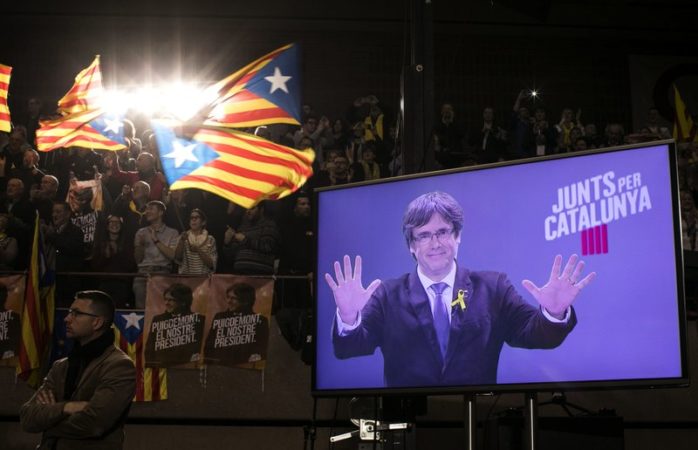 CARLES-PUIGDEMONT-698x450.jpeg