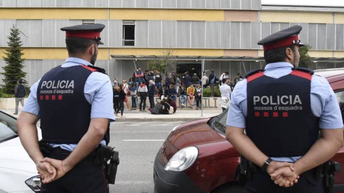la-fiscalia-estudia-actuar-contra-los-mossos-por-su-pasividad-en-el-1-o