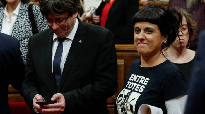 anna-gabriel-y-benet-salellas-de-la-cup-se-reunen-con-puigdemont-en-bruselas