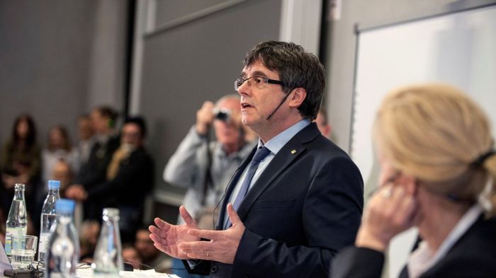 Carles-Puigdemont-charla-universidad-Copenhague_1102099807_11154772_1020x574.jpg