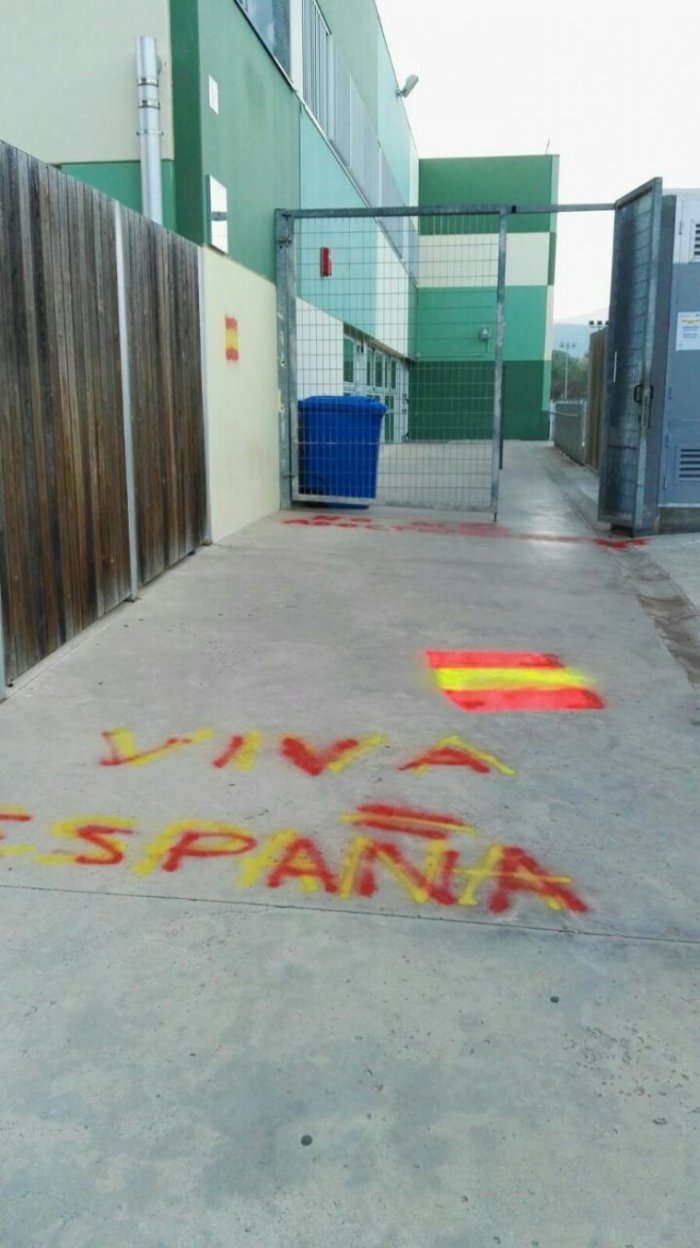 pintada-a-linstitut-de-vacarisses