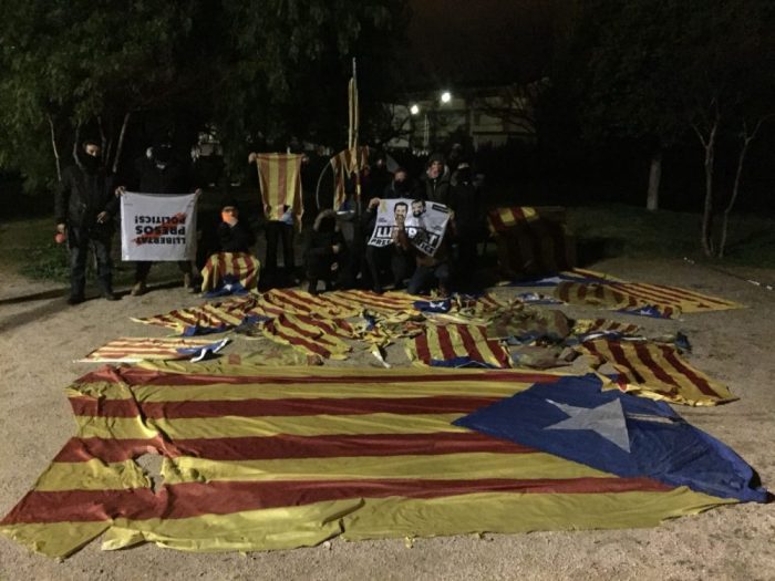 BARCELONA-ESPAÑA-5.02.2018.-Los-nuestros-decenas-de-héroes-catalanes-posan-para-Cataluña-y-resto-de-España-después-de-limpieza-de-lazos-amarillos.-Lasvocesdelpueblo-6-e1517991830530