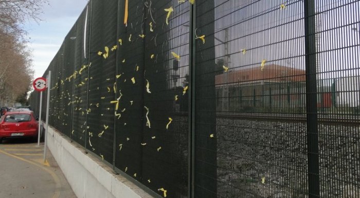 els-llacos-grocs-de-la-tanca-de-renfe-ja-no-hi-son