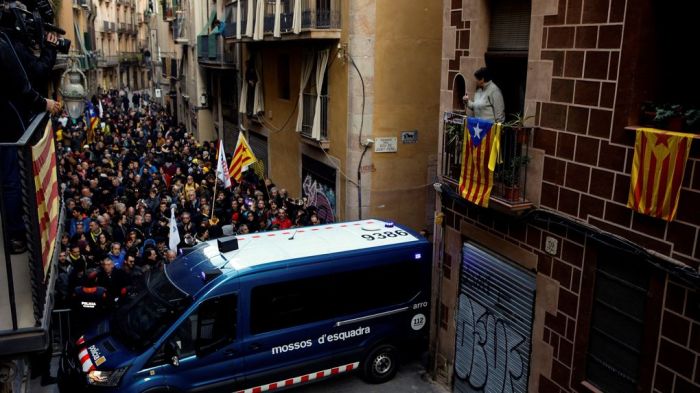 Mossos-bloquean-accesos-Palau-Musica_1112298779_11240849_1020x574