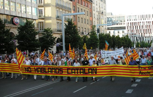 Manifestacion-Plataforma-Hablamos-Catalan_ECDIMA20150811_0016_47