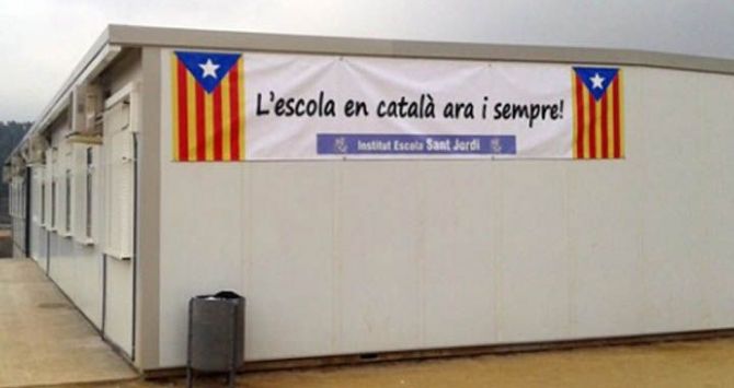 escuela-bandera-independentista_10_670x355