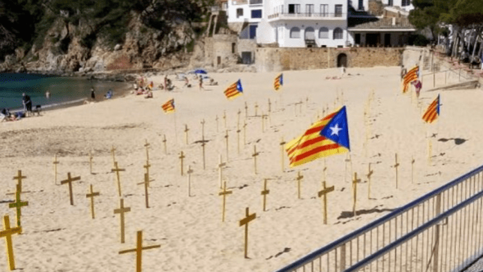 Cruces-amarillas-Girona-provocado-enfrentamientos_1137796288_11462624_1020x574
