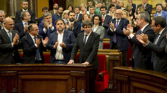 Puigdemont-cobarde-Espana-hiperventilada_1076902733_10229538_1020x574