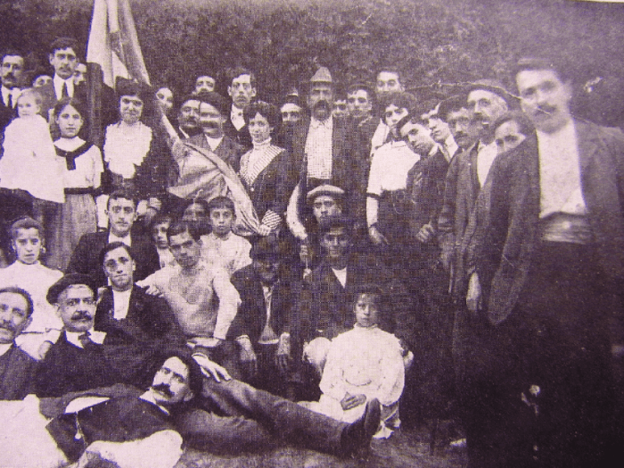 Figura-2-Grupo-antiguo-de-lerrouxistas-en-una-jira-republicana-celebrada-en