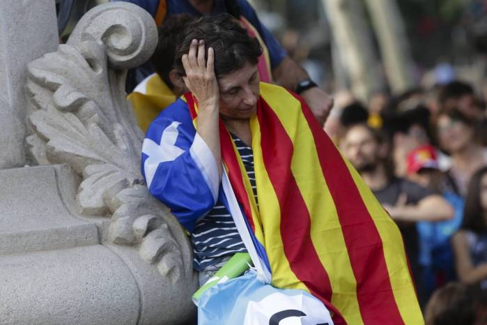 catalua-independencia-mujer-triste-estelada-09102017.jpg