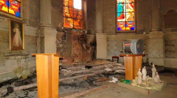 Profanacion_TwitterLeParisien_110116