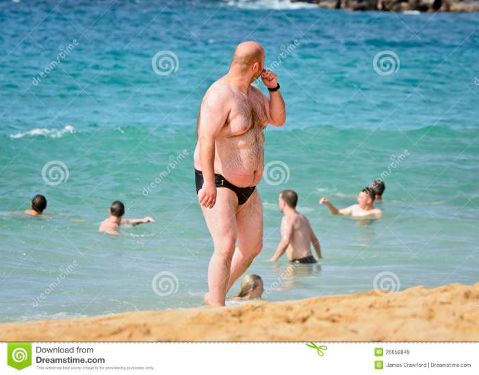 hombre-gordo-de-la-playa-26658849
