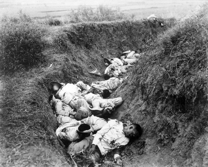 Filipino_casualties_on_the_first_day_of_war.jpg