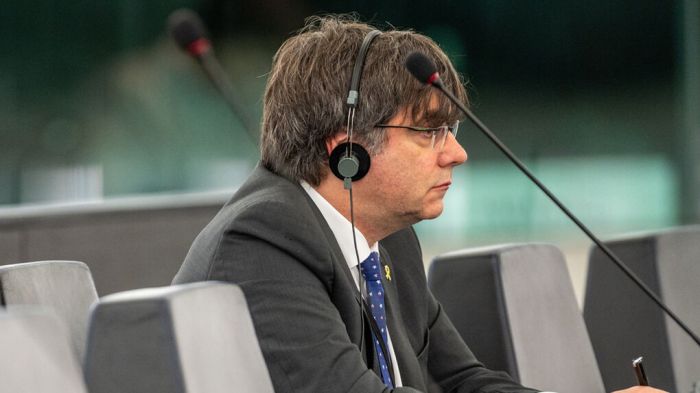 Carles-Puigdemont-Parlamento-Europeo_1319278111_14266748_1020x574