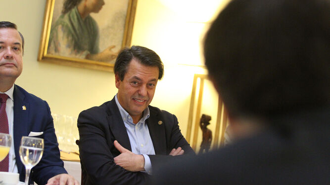 Ferrer-Dalmau-acto-Sevilla_1431767472_115866410_667x375