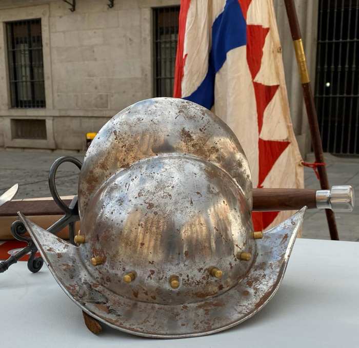 83322256_608272353071404_1197280425056141312_n