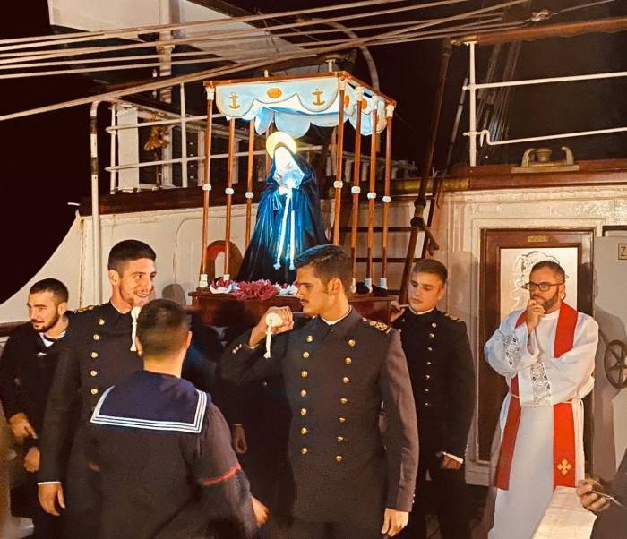 procesion-juan-sebastian-elcano-armada-110420-05