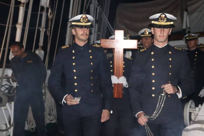 procesion-juan-sebastian-elcano-armada-110420-06